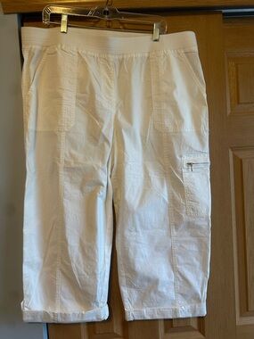 Chico's White Cargo Capri Pants with Zip Pocket